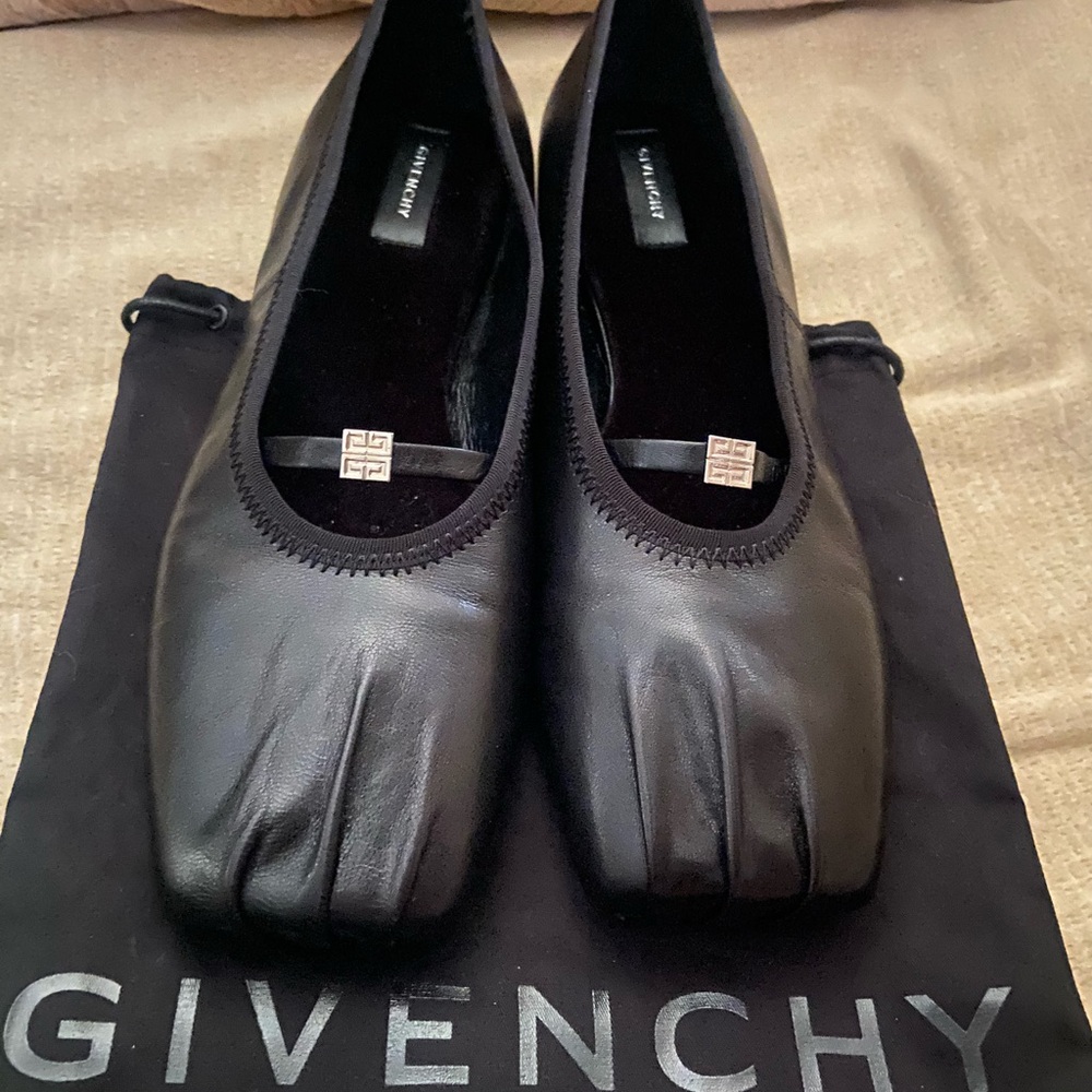 ◾️GIVENCHY Leather Ballerina Flats◾️